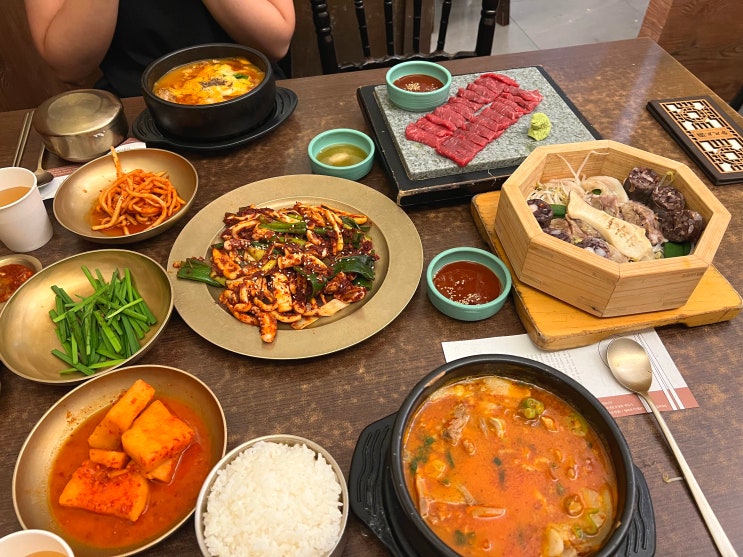  을지로3가 청와옥 내돈내산ㅣ순대국 편백찜 오징어볶음 육사시미