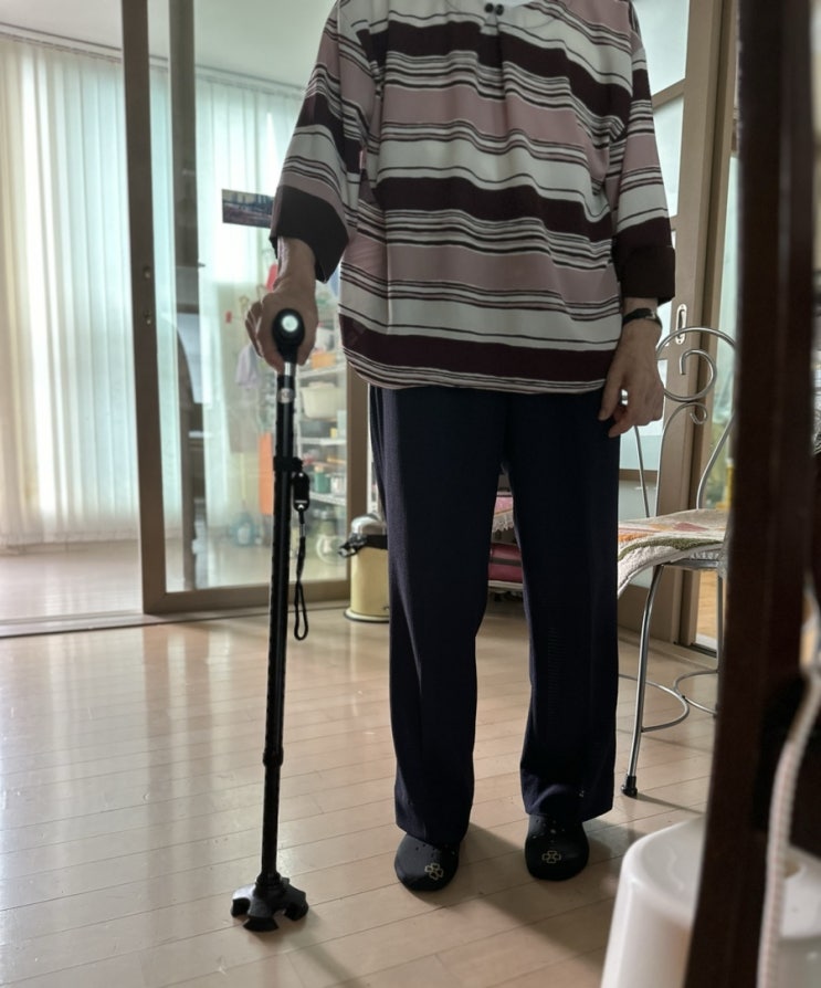 부모님 네발 지팡이: ‘소유라이프 LED 지팡이’ 사용 후기 (어르신 사발 지팡이 추천) 부모님 네발 지팡이: ‘소유라이프 LED 지팡이’ 사용 후기 (어르신 사발 지팡이 추천)