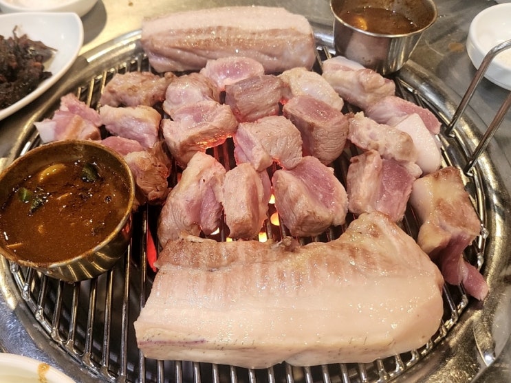  제주 맛집 돈사돈 본점 흑돼지 육즙 팡팡
