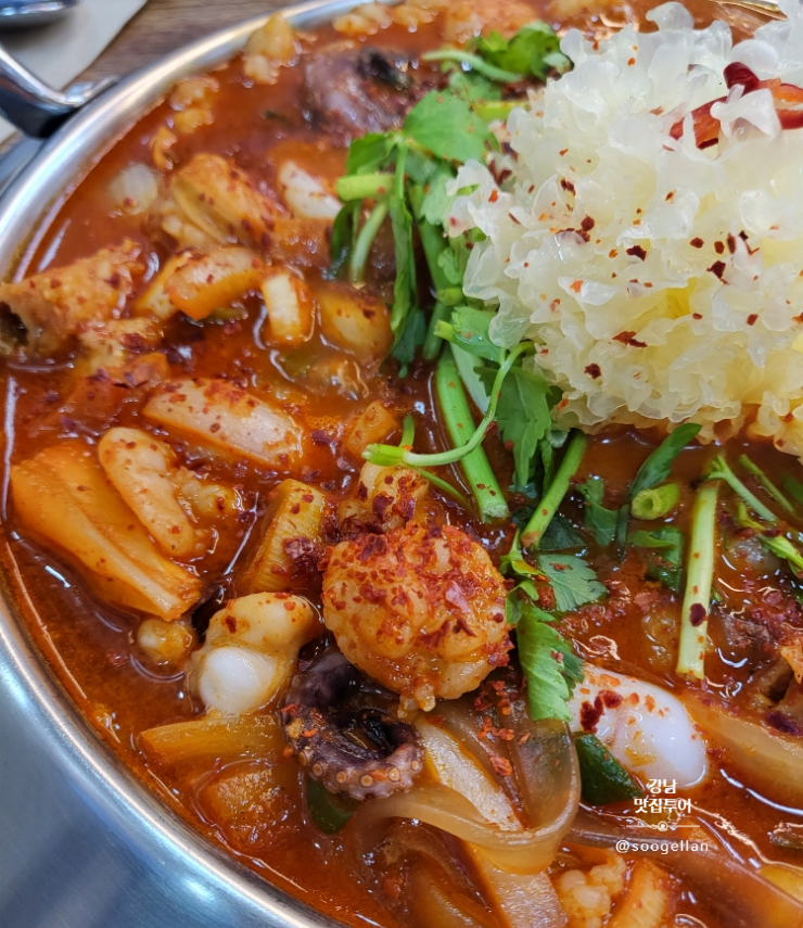 서울 논현동 강남구청역 곱창전골, 낙곱새 맛집 "중앙실비" 곱창과 대창이 모두 들어간 낙곱새, 점심메뉴로 강력추천