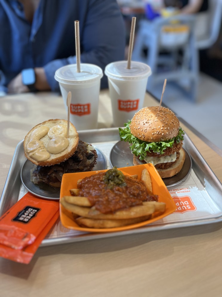  홍대 슈퍼두퍼 미국식 버거 맛집 더블 쉬림프 버거 후기