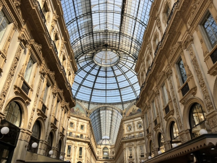 밀라노 여행 : 비토리오 엠마누엘레 2세 쇼핑센터, 두오모 주변