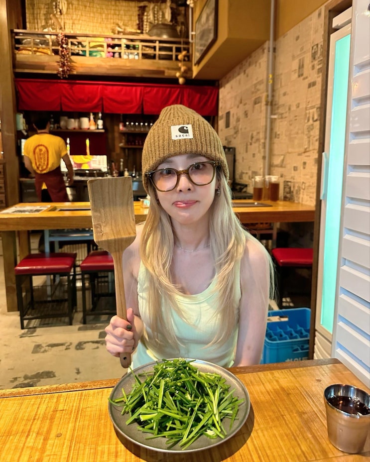 40대 산다라박 여자 스트릿패션 칼하트 사카이 비니 쓰는법 배우기 40대 산다라박 여자 스트릿패션 칼하트 사카이 비니 쓰는법 배우기