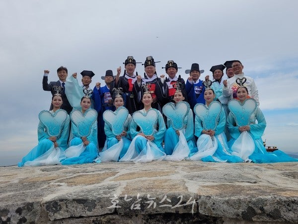  강화도 마니산에서 제104회 전국체전 공식 성화 채화