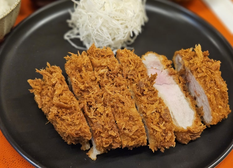  부산 전포 맛집, 겉바속촉의 정석 돈까스 핫플 <지즈(JEEZ)>