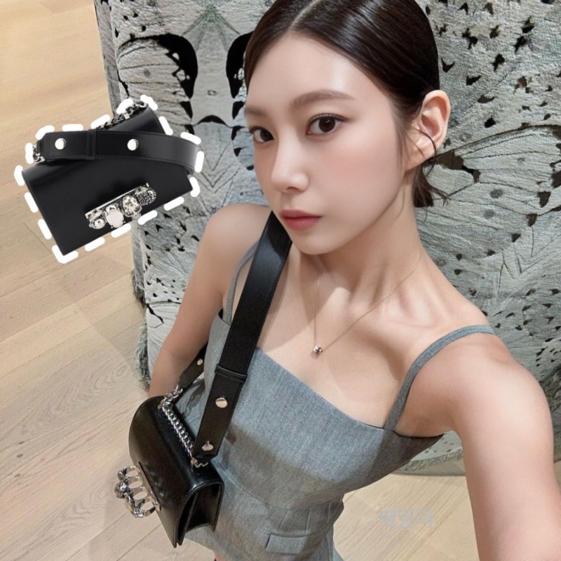 알렉산더맥퀸 가방 여자 클러치백 크로스백 20대 명품백 추천