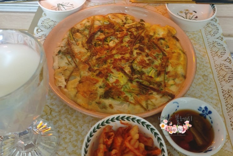  비 오는 날 책 마음 고전 읽은 후 빈대떡 부추전과 막걸리 해장은 까만 단백 정보