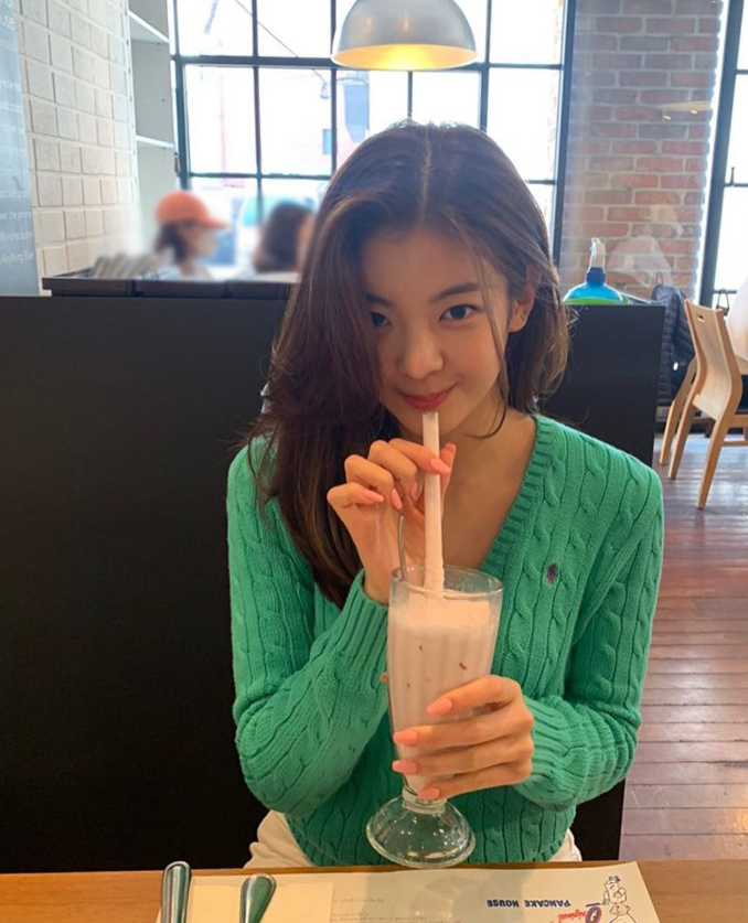  가을에 코디하기 좋은 케이블 브이넥 여성 니트로 폴로 랄프로렌 추천 w. 리아