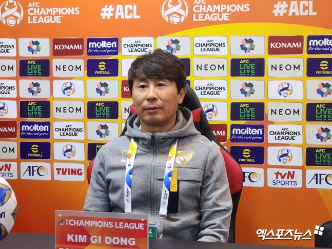 'ACL 2연승' <b>포항</b>…<b>김기동</b> 감독은 쓴소리 "이겨 기쁘지만 실수... 
