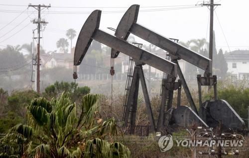 경기둔화 우려에 국제유가 5%대 급락…1개월 전의 가격으로