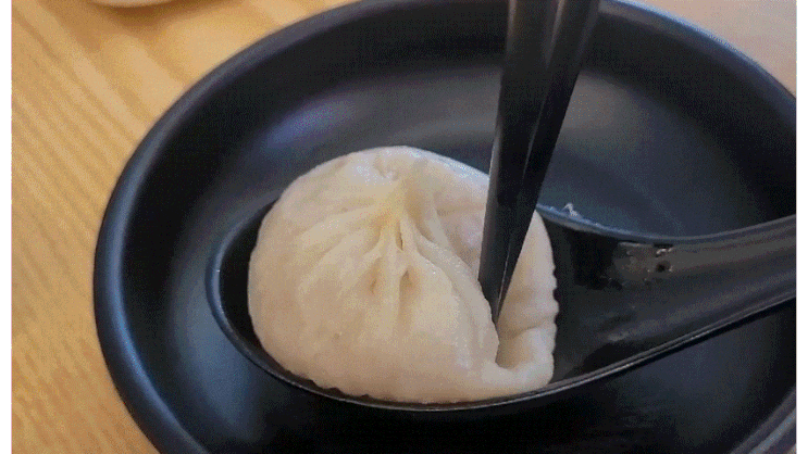  홍대딤섬 육즙 가득 꽌탕바오에 반했어요