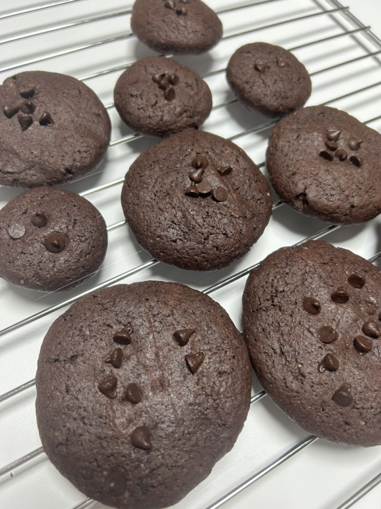 바삭하고 촉촉한 초코칩 쿠키 만들기