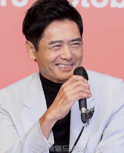 주윤발이 9,600억을 기부한 이유