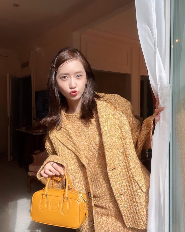  여자 가을 코디로 명품 브랜드 미우미우 오버핏 울 코튼 자켓 추천 w. 윤아