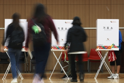 사전투표 이야기] 강서구청장 보궐선거 <b>첫날 투표율</b> 8.48%