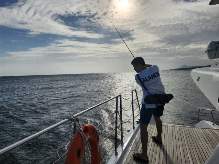 제주도요트 여행코스 그랑블루요트투어 힐링하기 너무 좋은 제주도 바다 위 데이트! 제주도요트 여행코스 그랑블루요트투어 힐링하기 너무 좋은 제주도 바다 위 데이트!