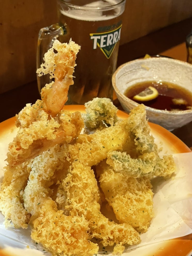  꼬치로 유명하고 눈꽃 튀김이 맛있는 을지로 이자카야 꽃지로