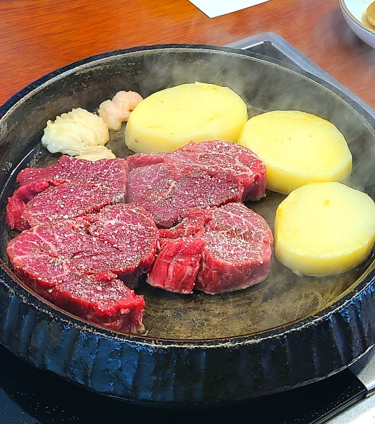  [서래마을 맛집/우참판 서래본점] 무쇠솥에 직접 구워주는 한우 미쉐린 맛집 (런치정식 리뷰)