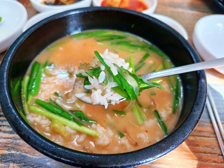 부산 당감동 맛집 흑마늘 수육이 맛있는 큰집돼지국밥