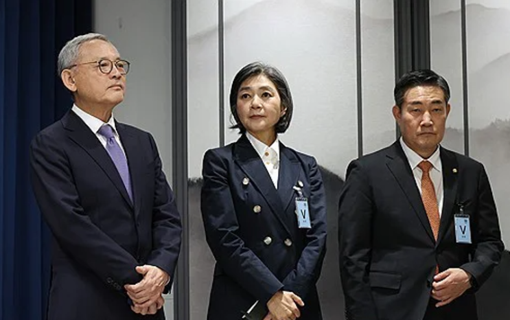 신원식 국방부 장관·유인촌 문화체육관광부 <b>장관 임명 재가</b>