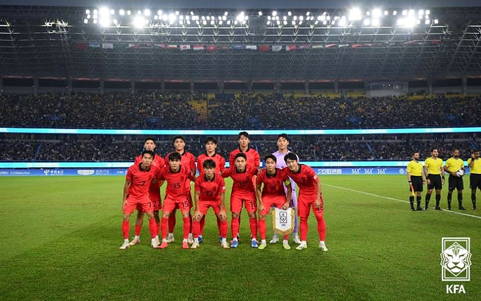 우승 <b>조영욱</b> 역전 <b>결승골</b> 일본 꺾고 AG 3연패  한국 2:1 일본에... 