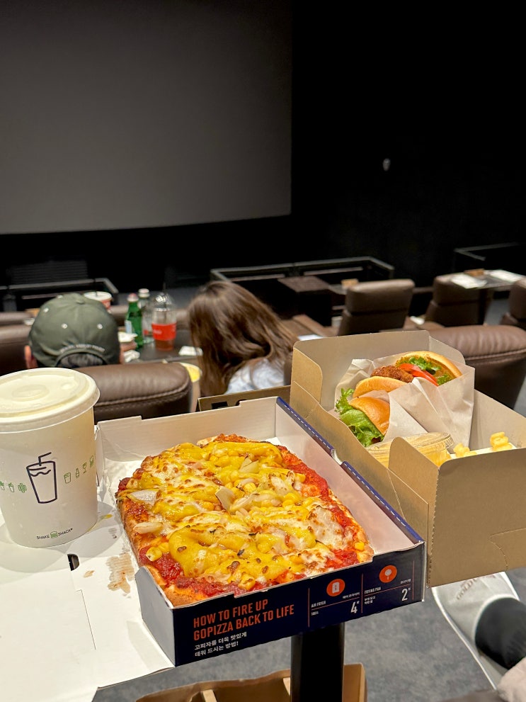  CGV 용산아이파크몰 골드클래스 영화 관람 후기(좌석 F열 3, 4번 / 고피자 딜리버리 서비스)