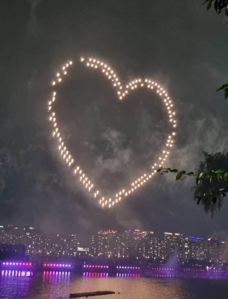 2023년 제19회 서울세계불꽃축제_아름다운 불꽃놀이와 환경보호 중 어떤것을 선택하시겠습니까?