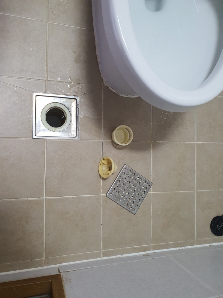 광주 용인 단독주택하수구막힘 화장실 바닥 물 넘칠때 싱크대 쓰면 역류 뚫는법