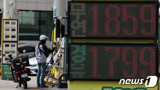 전국 주유소 10곳 중 3곳 휘발유 1800원 넘었다…제주 가장 비싸