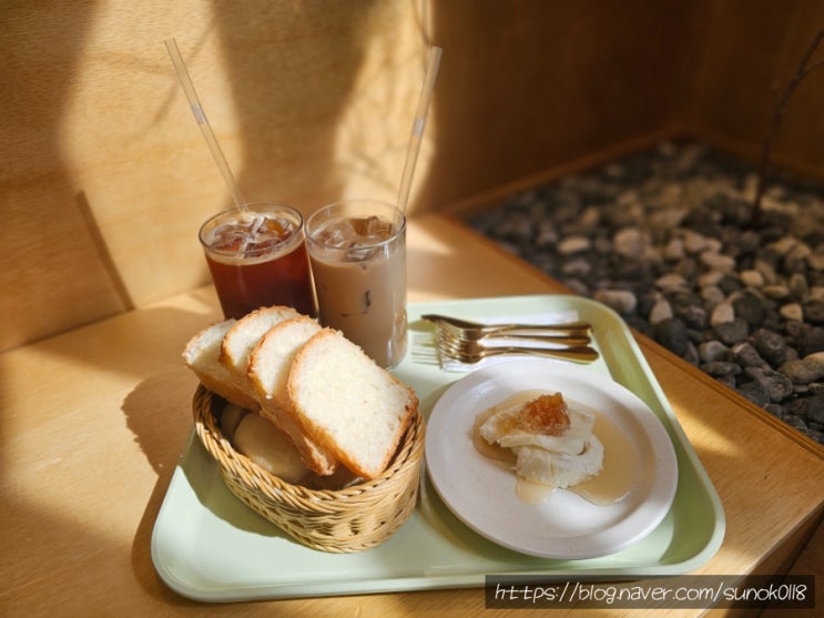  야당역 카페 르븨밀크 Levee milk  벌집꿀 올려진 카이막세트
