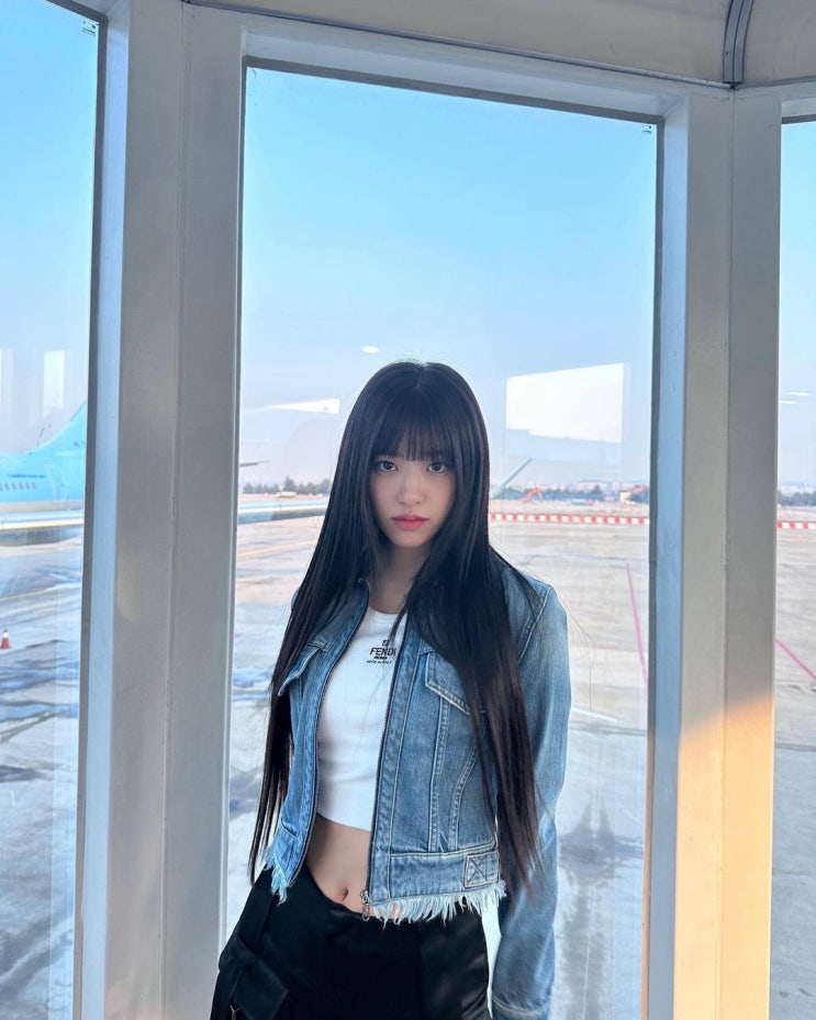  가을철에 입기 좋은 여자 데님 청 자켓 코디 추천 with 안유진