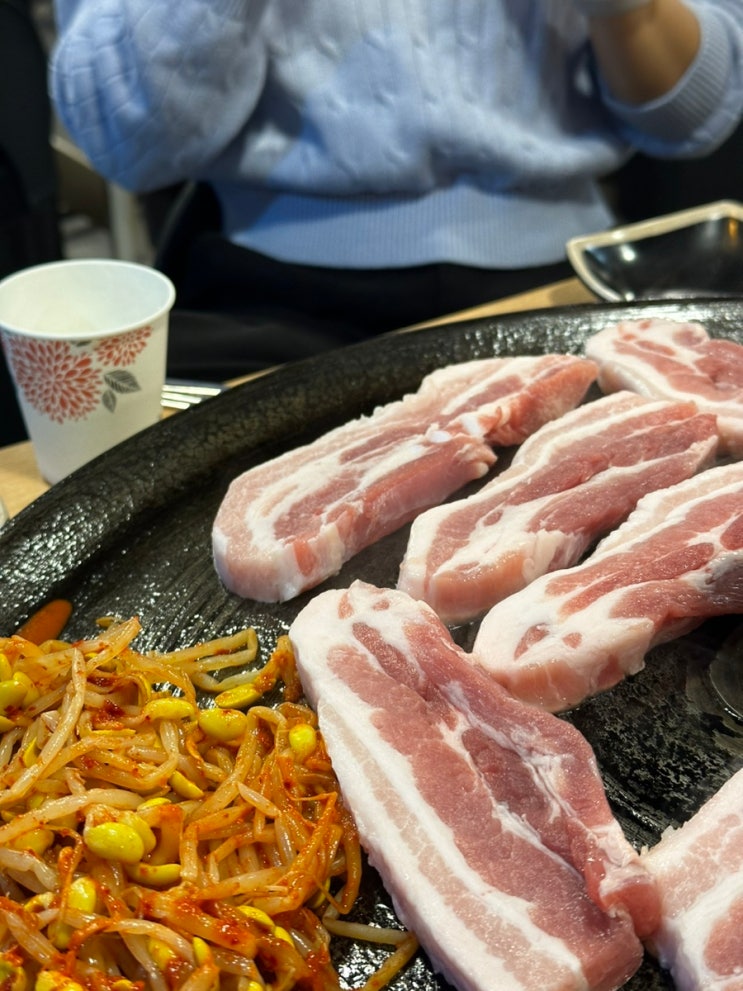  계속 생각나게하는 다산 삼겹살 is 싹쓰리솥뚜껑김치삼겹살