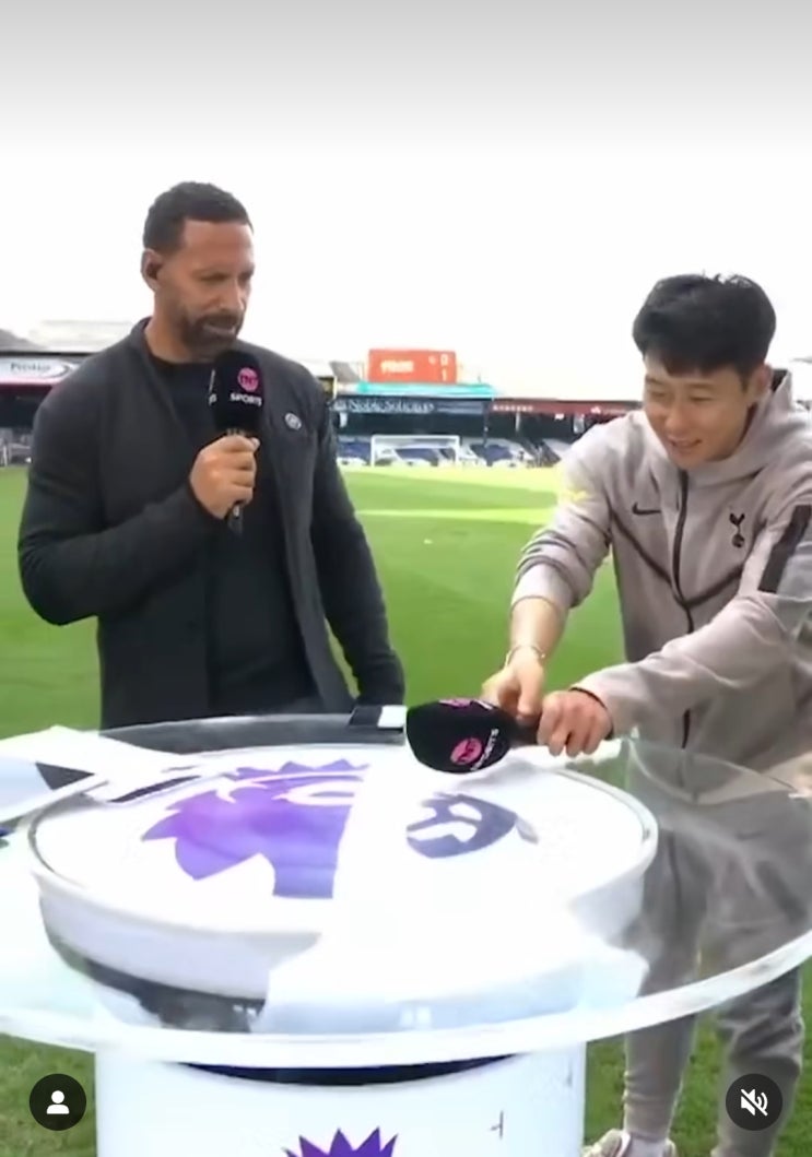 <b>손흥민</b> 선수가 마이크를 내려 놓는 방법, <b>영국</b> 축구팬들을... 