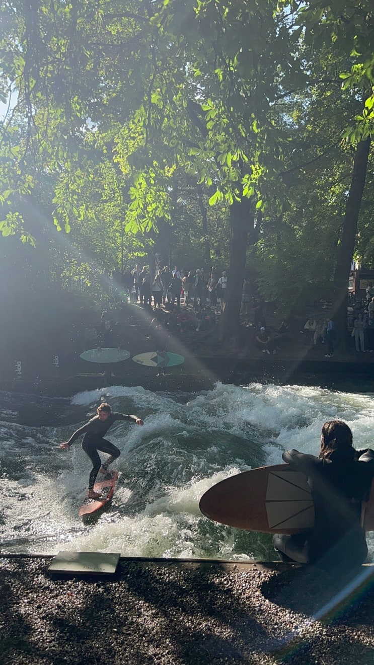 뮌헨 여행 : 뮌헨 강에서는 서핑을 하지(뮌헨 영국 정원 후기)