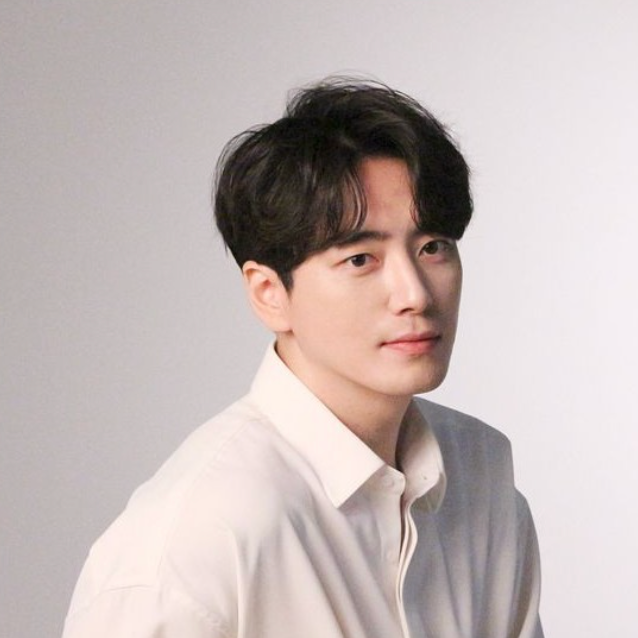  남자 소프트 모히칸 & 투블럭 상고: 차분한 감성의 헤어스타일