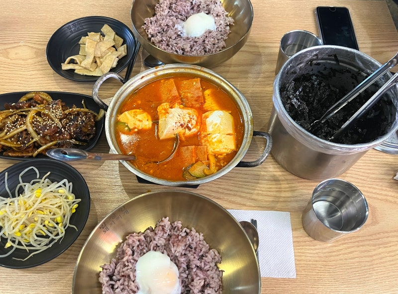 홍대밥집, 매콤한 찌개가 땡길 때 추천하는 한식맛집 | 밥장인 돼지찌개 홍대점 : 네이버 블로그