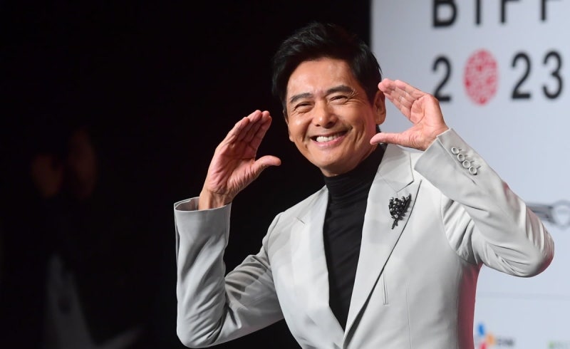 영웅본색으로 신드롬을 일으켰던 주윤발 부산국제영화제에 5년만의 영화 원 모어 찬스 개봉....