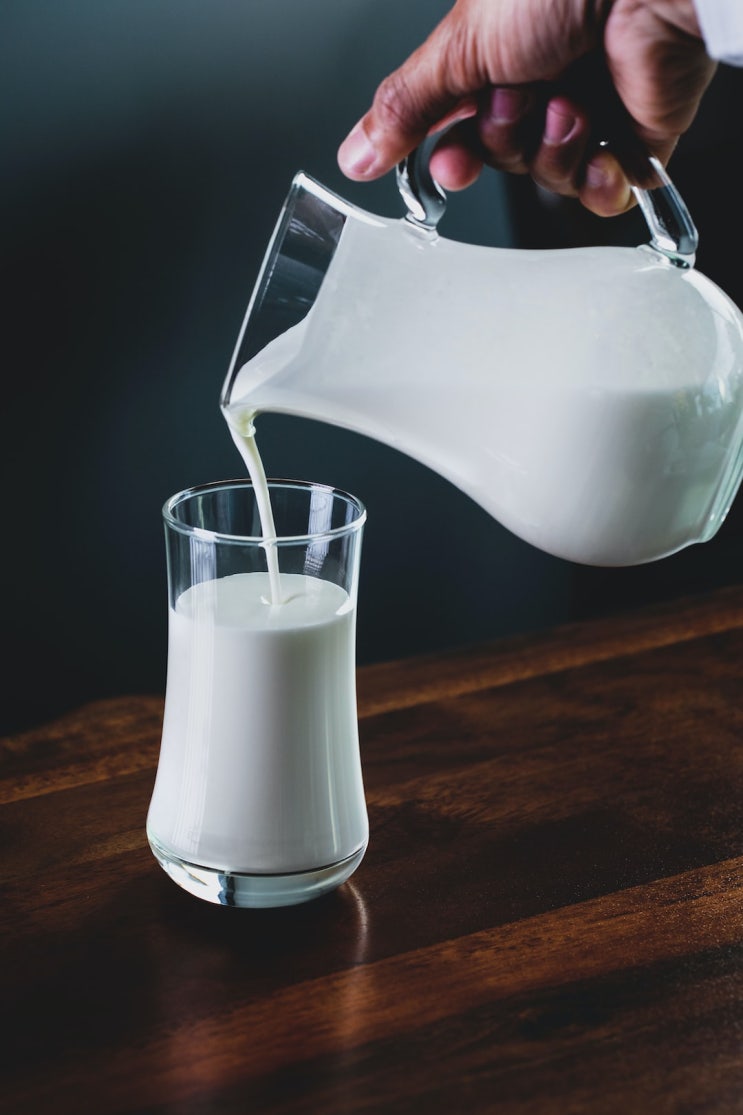 우유 건강하게 마시는 법: 영양가를 최대한 활용하세요