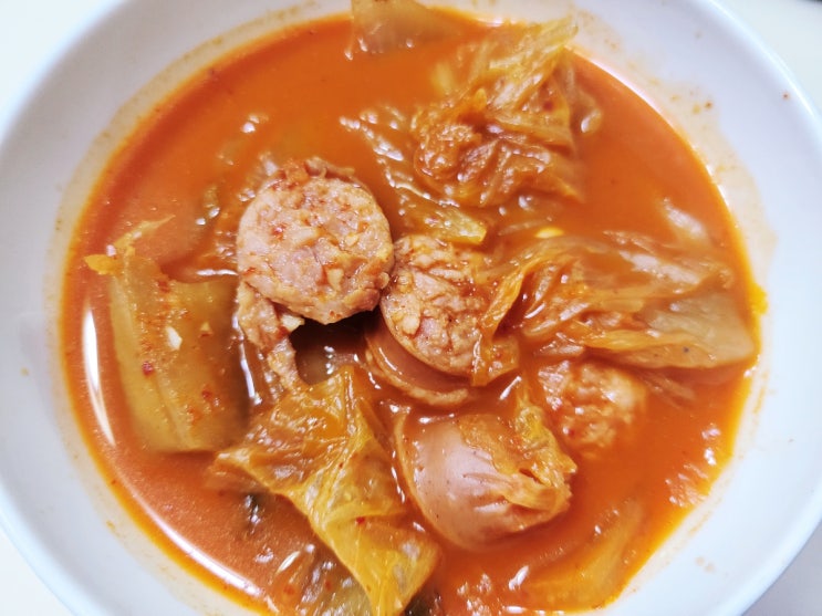  햄 듬뿍 사골 묵은지 김치찌개 끓이는법 레시피