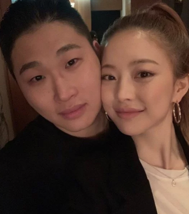 스윙스임보라, 3년 만에 재결합...소속사 "사생활 확인불가" vs 본인은 "럽스타" 스윙스임보라, 3년 만에 재결합...소속사 "사생활 확인불가" vs 본인은 "럽스타"