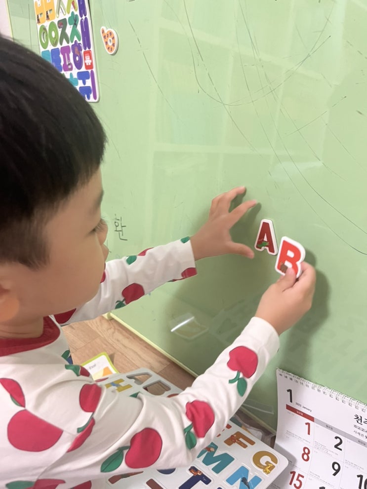 아이와 함께하는 자석글자 알파벳 놀이