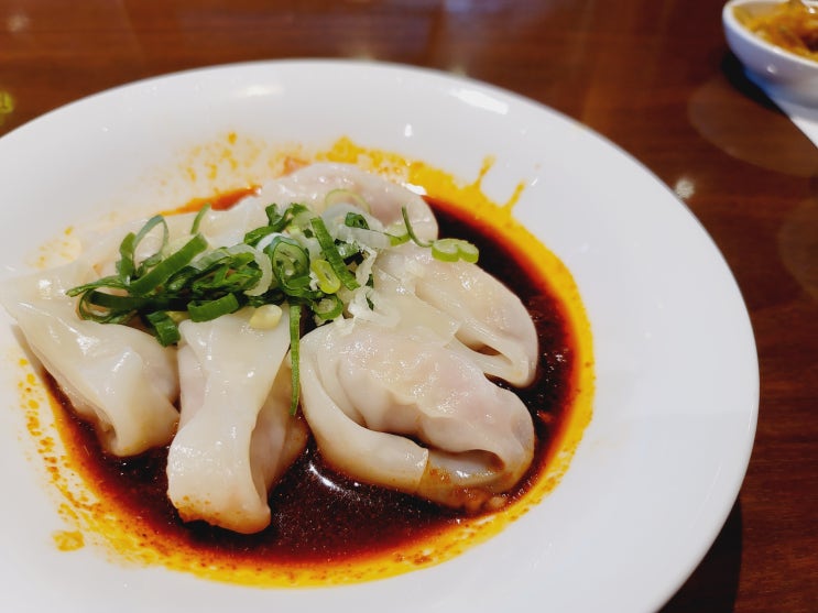  명동 맛집 딘타이펑 명동점 자파이구 매운새우완탕 우육면