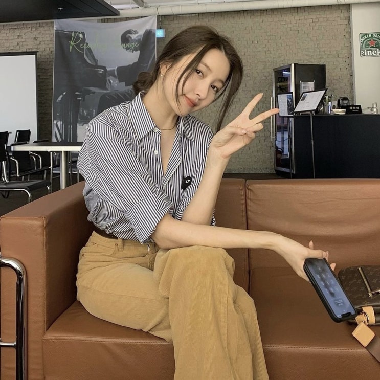  여자친구 김소원 꼼데가르송 스트라이프 셔츠 코디 + 사이즈 팁
