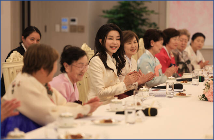 대놓고 정치에 나선 김건희 이번엔 외교문제까지, “한일관계... 