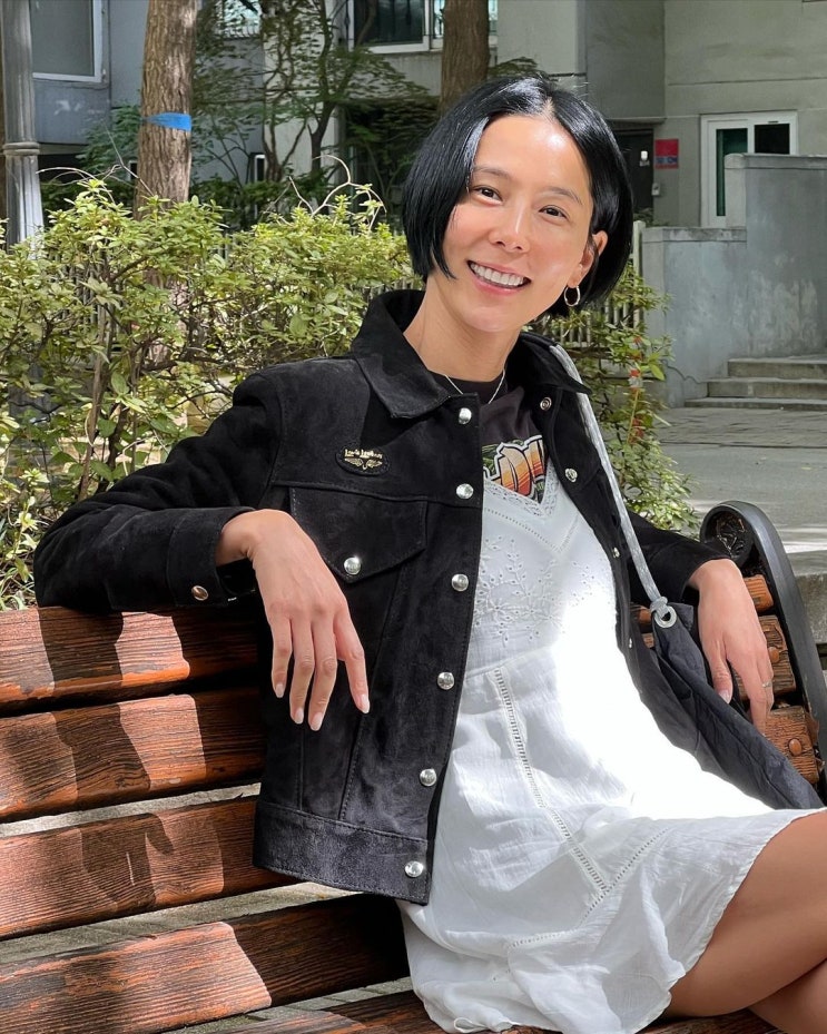  그냥이 아닌 리얼로 패션을 아는 언니 김나영의 블랙 스웨이드 여성 가죽 자켓 코디