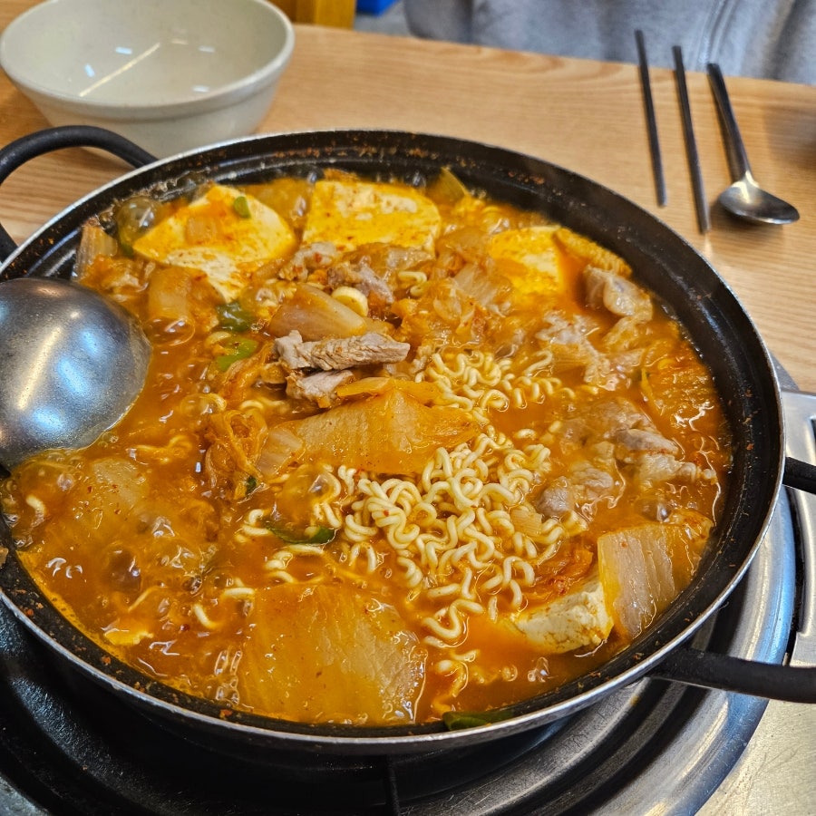 Byeolnandwaejigimchijjigae&dwitgogi Pyeongtaekcheongbukjeom photo 5