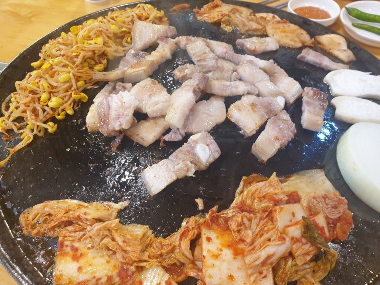 백석역 맛집 "싹쓰리 솥뚜껑 생 김치 삼겹살"