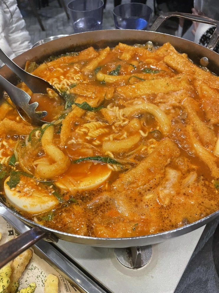  여의도 떡볶이 맛집 I 크레이지후라이 여의도2호점 깔끔한 즉석떡볶이