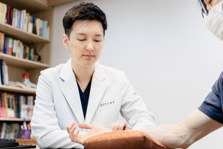  수원산후보약 한의원에서 산모의 두통과 산후풍을 치료합니다