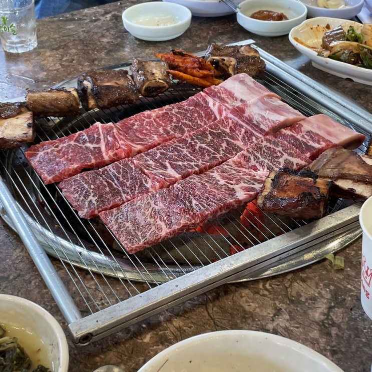  포천 이색 식당 물위에서 먹는 이동갈비 맛집 '수중궁갈비마당'